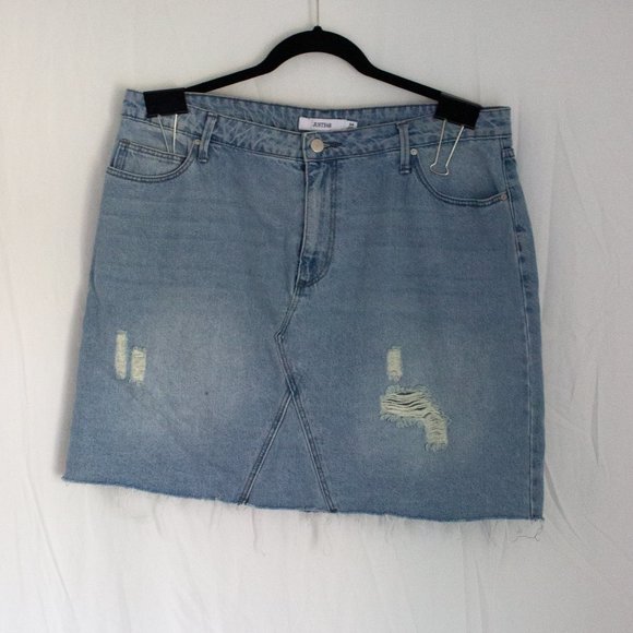 JustFab Dresses & Skirts - High Rise Distressed Denim Skirt
